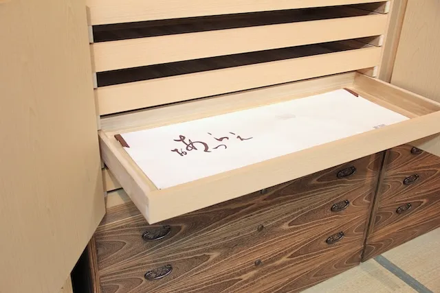 衣装盆は５杯あり、たっぷり着物が仕舞えます。