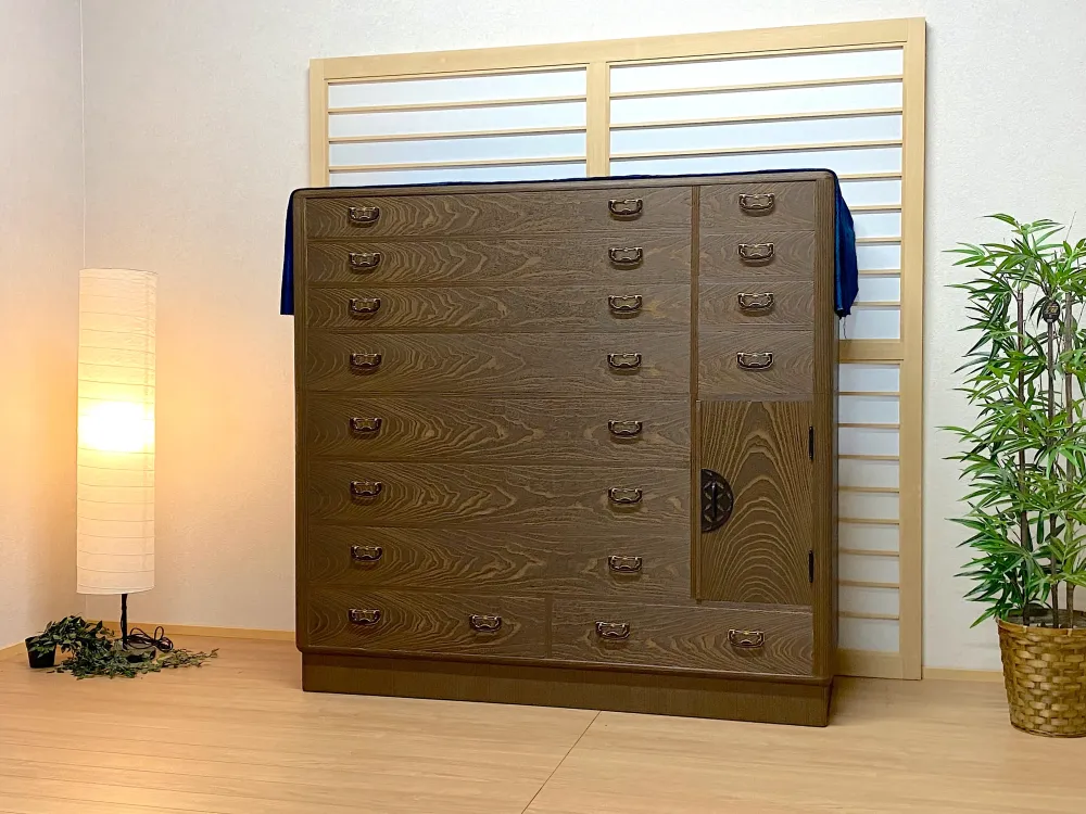 三長家具が製作するこだわりの桐たんす（焼桐たんす）