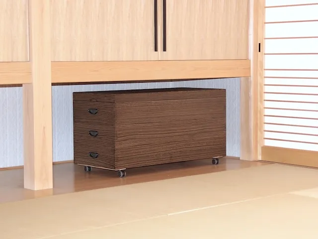 焼桐衣装箱の設置シーン