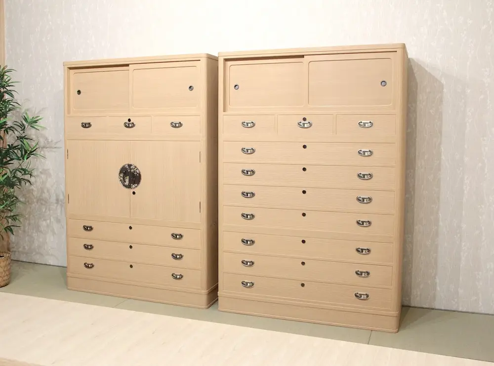 胴丸型夫婦桐たんす<br />45㎜の本体厚が魅力的な桐たんす